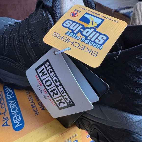 Skechers Men's Steel Toe Black Slip-On Sneakers, 9, NWT - Picture 4 of 5